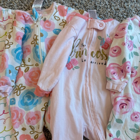 0-3 month footed sleepers - Picture 4 of 5